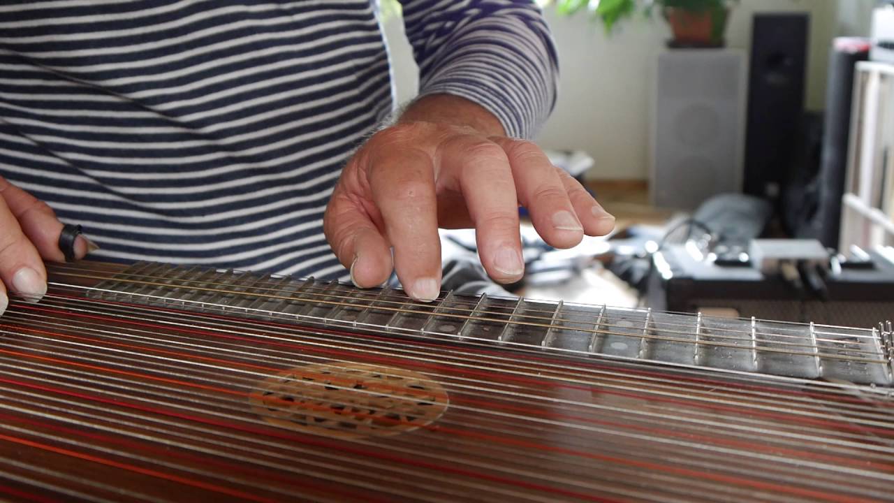 äolische- natürliche molltonleiter auf der Zither,  von rolf meyer-thibaut