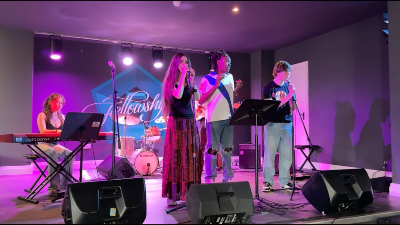 ROSES by Artstrain Bromley performed by Sabina Vatavu at The Fellowship And Star