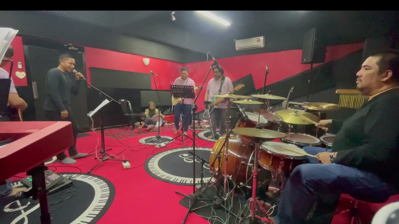 Suci Dalam Debu - Iklim (Cover by RadioGlitch)