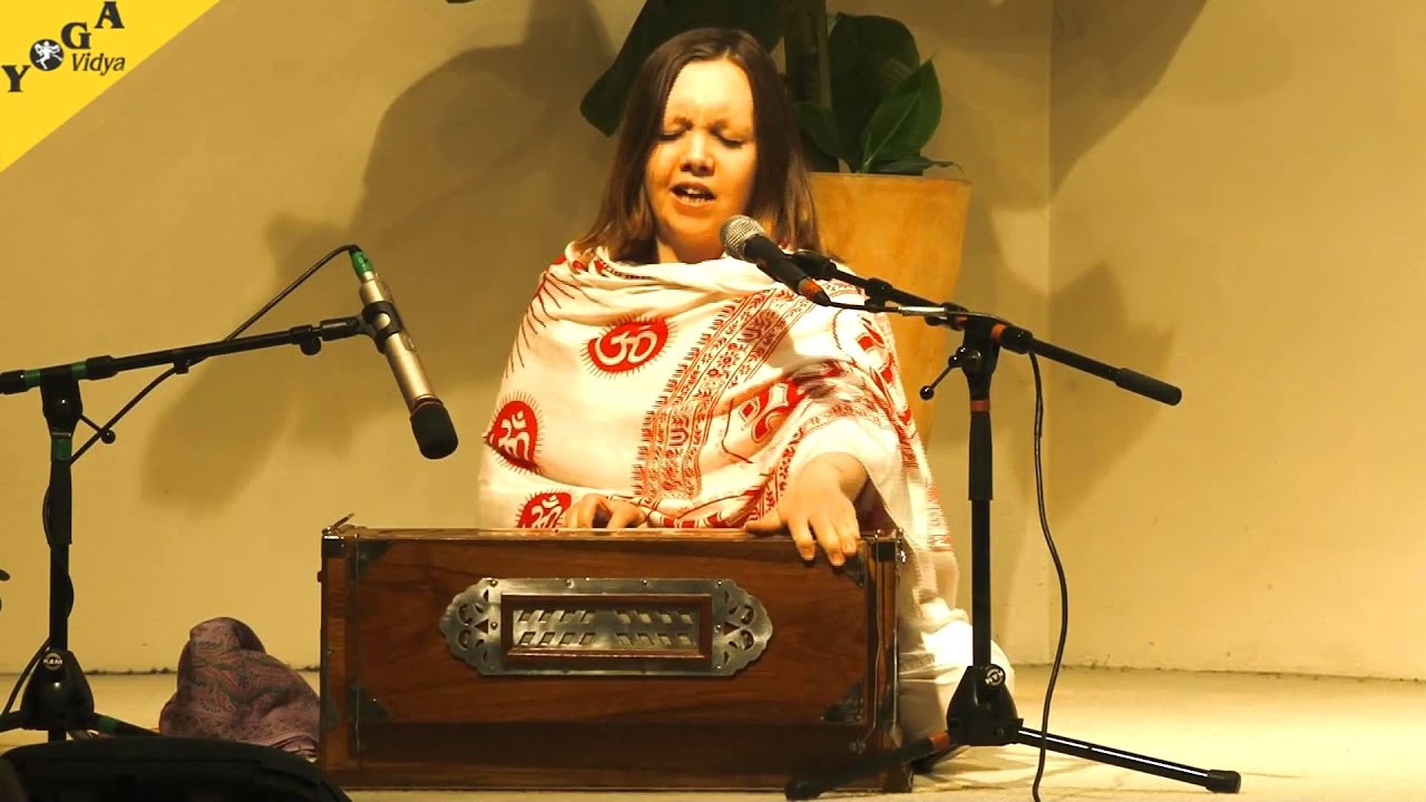 Shakti singt Jay Bajarangavali