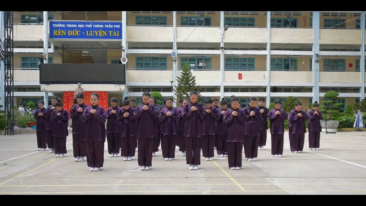 FLASHMOB THPT TRẦN PHÚ 2024 | 11B2 - SOLD OUT (VÒNG LOẠI)