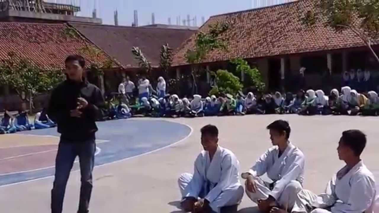 DEMO EKSTRAKULIKULER KARATE SIMADUJATI