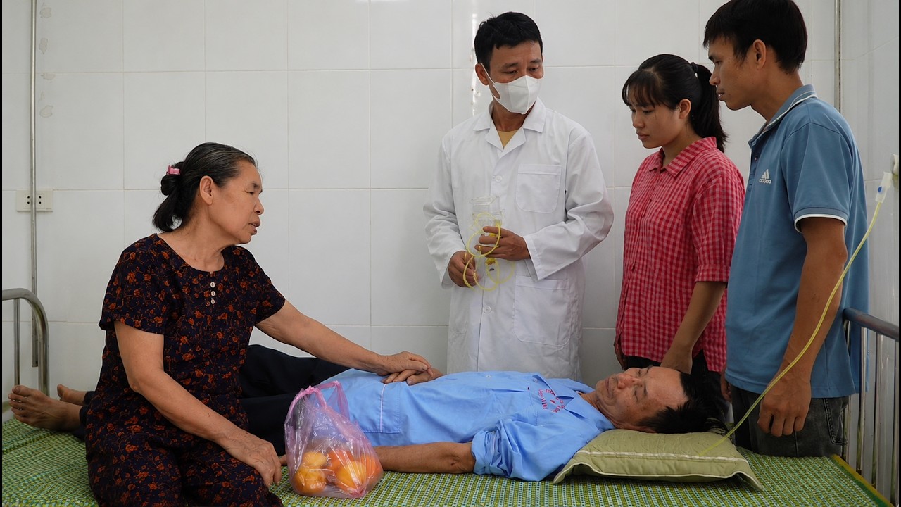 Mr. Dai's wife felt remorse and went to the hospital to apologize to her husband.