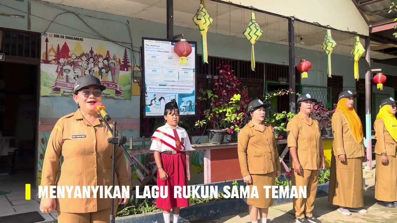Pelaksanaan Upacara Bendera di SDN 68 Singkawang sesuai dengan SE Mendikdasmen Nomor 4 Tahun 2026