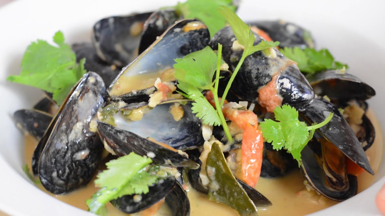 Steamed Mussels in a Coconut Lemongrass Broth