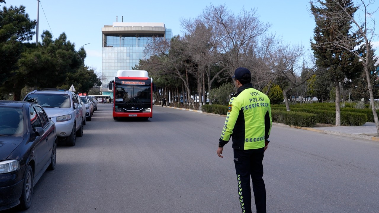 Sumqayıtda avtobus sürücülərinə pozduqları yol hərəkəti qaydalarını əyani şəkildə nümayiş etdirildi