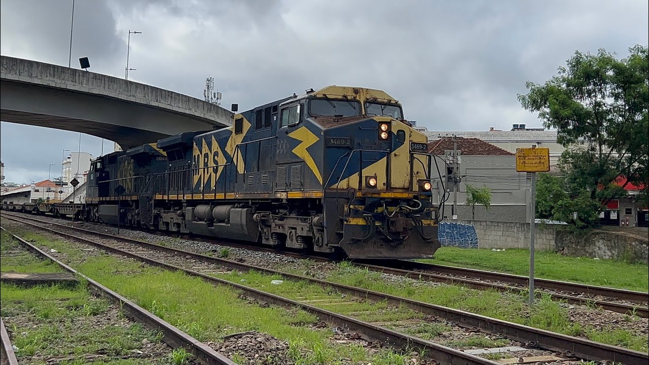 KPC51 passando em baixa velocidade no pátio de FJF
