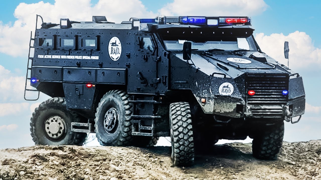 8 COOLSTEN MILITÄR- UND POLIZEIFAHRZEUGE