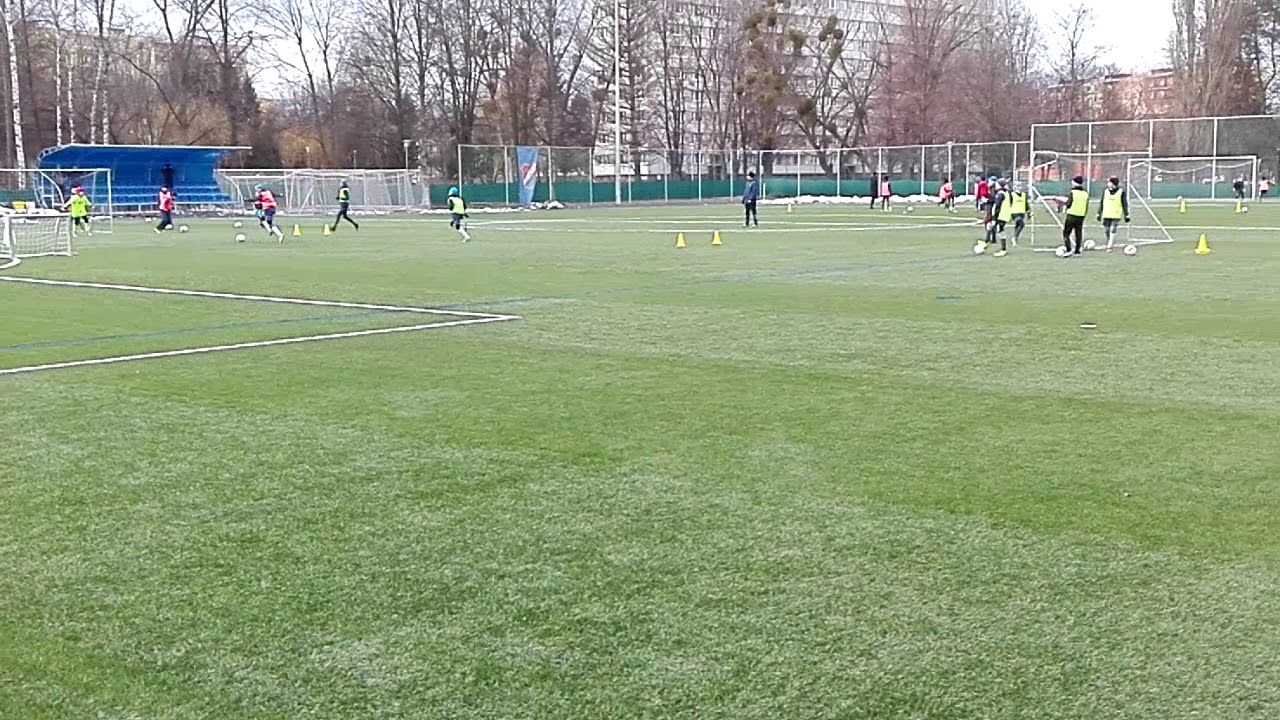 Gra 1 &times; 1 na dwie bramki. Akademia FC Banik Ostrava U12