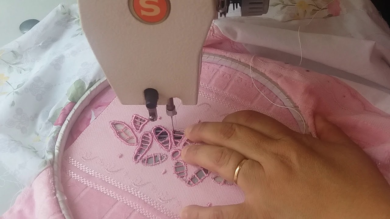 Finalizando o bordado Rechilieu com cordoné