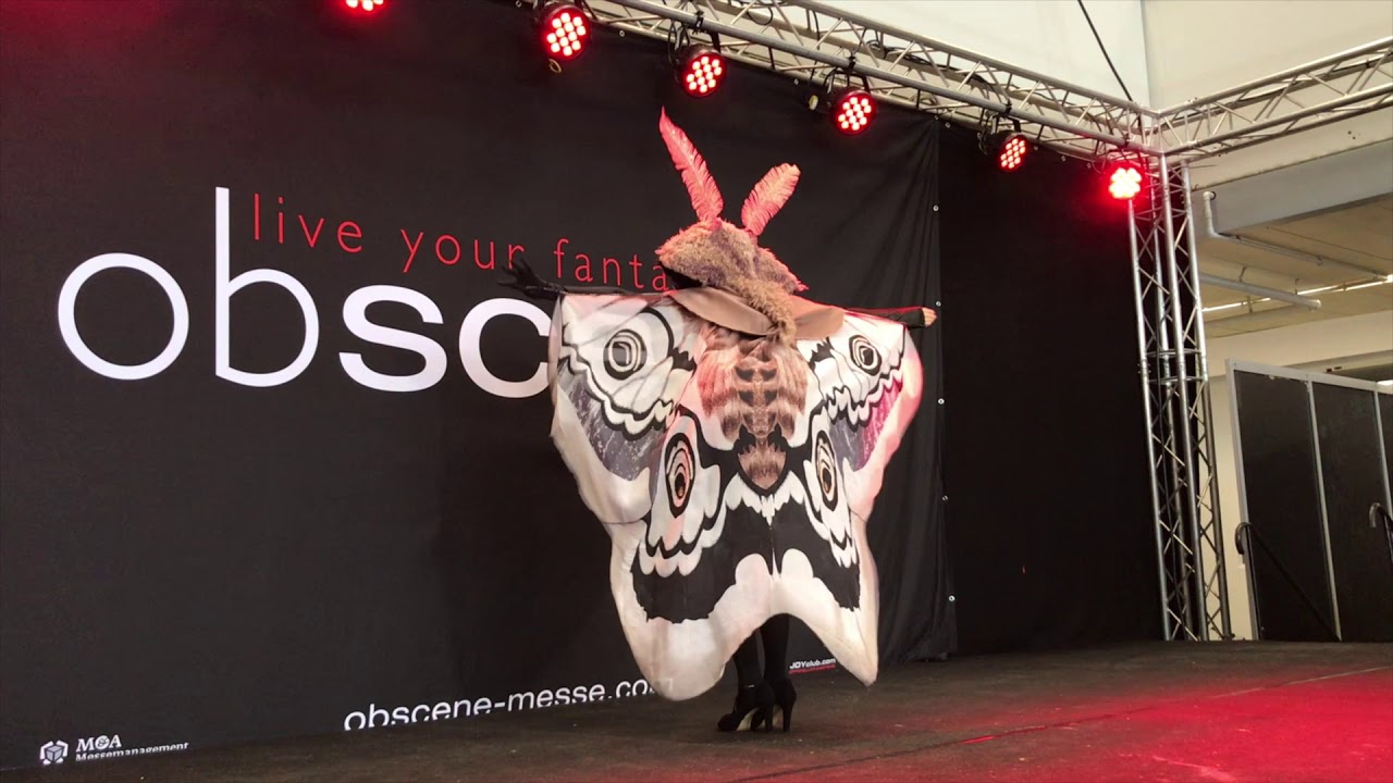 Burlesque Show mit Felina Ruddy auf der Obscene Messe! (EN subtitles)