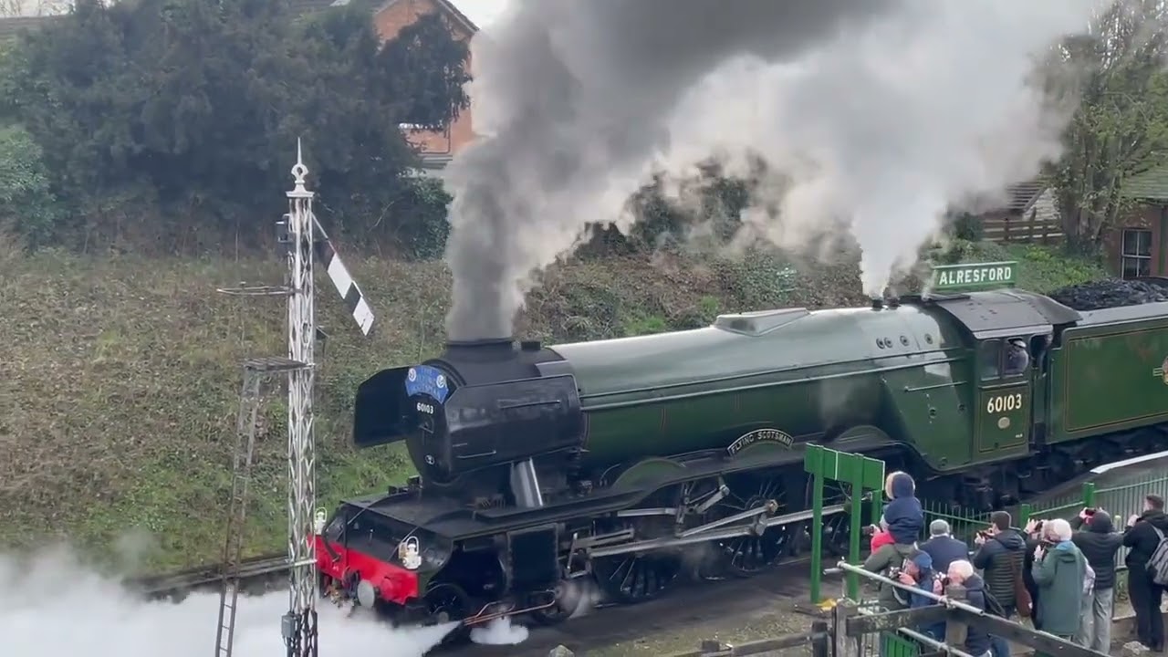 Flying Scotsman departs Alresford