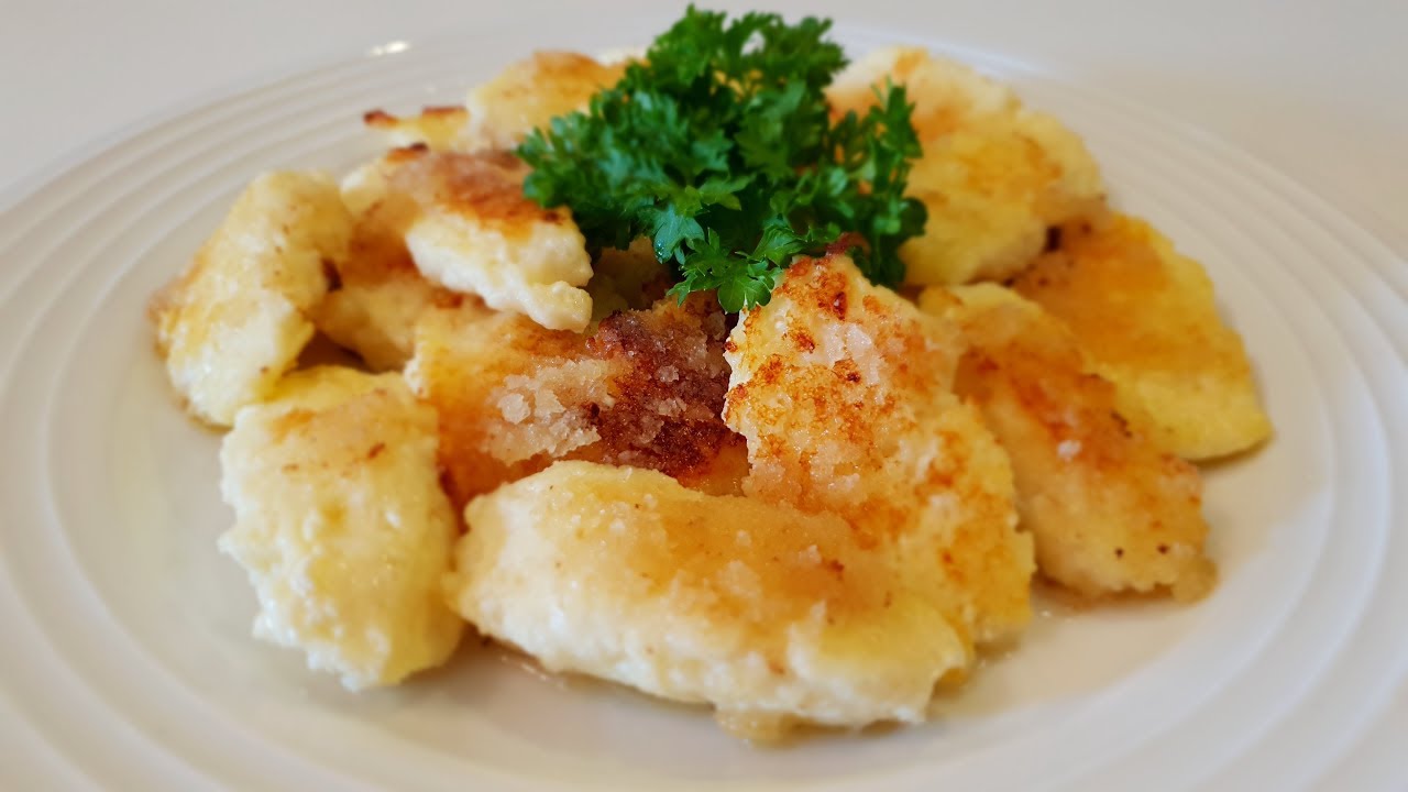 Pierogi leniwe - szybkie kluski kładzione z twarogu, bez zagniatania