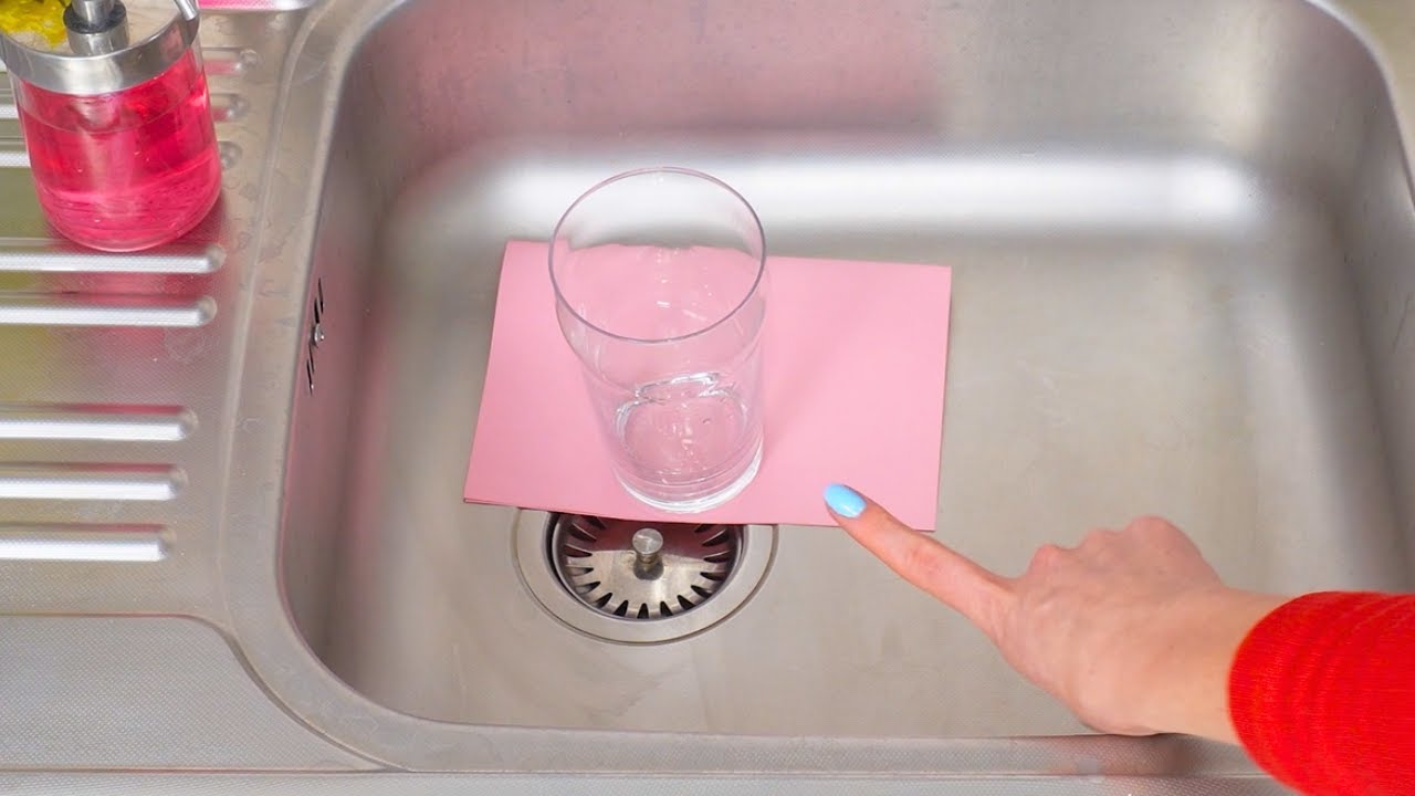 Before going on holiday I put a piece of paper in the sink
