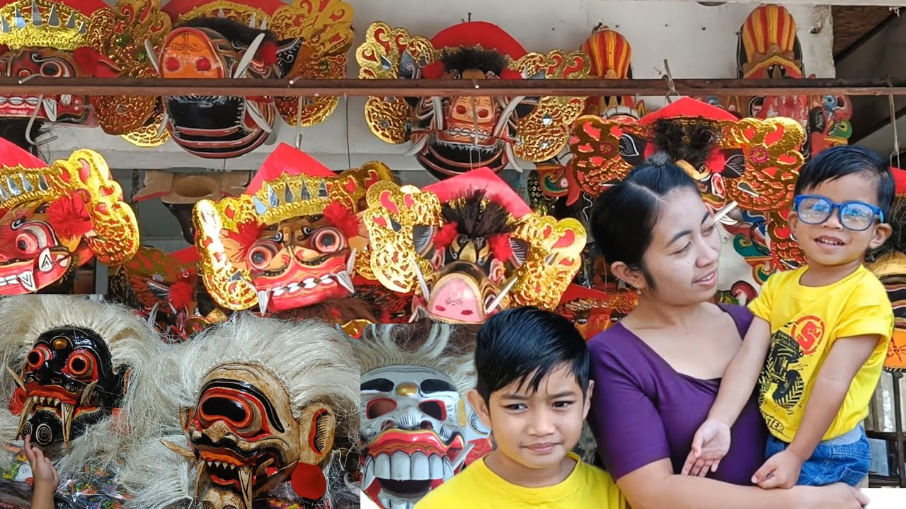 Irvan Dan Adiknya Di Ajak Lihat Lihat Barong Barongan Di Pasar Sukawati
