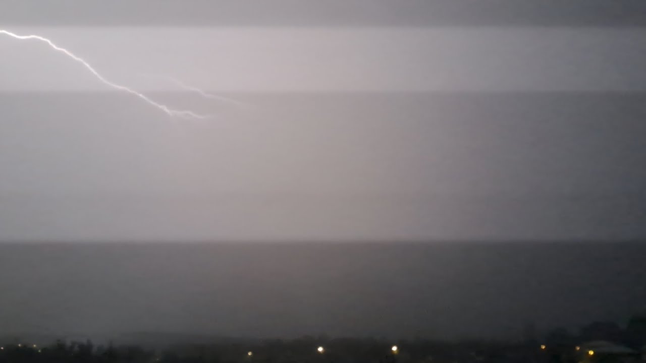 Severe Warned Thunderstorm drops heavy rain with intense lightning over Newcastle | 17/1/26