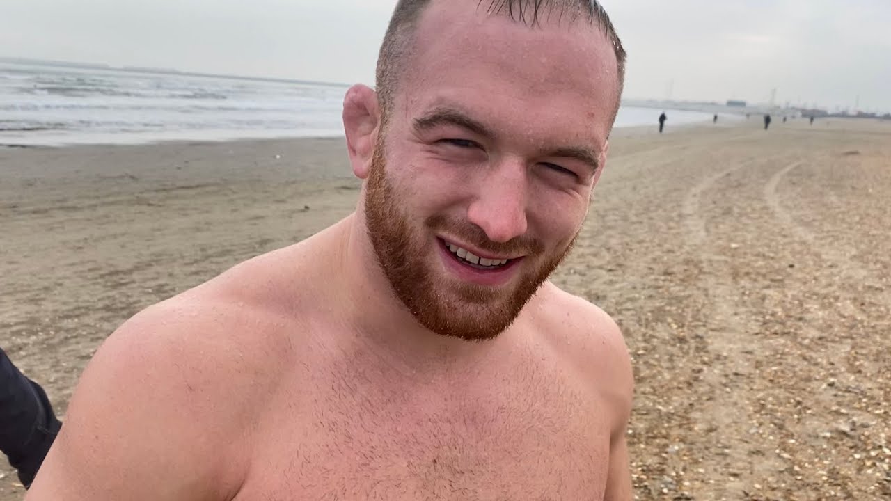 Снайдер и Нолф замёрзли в Каспийском море
