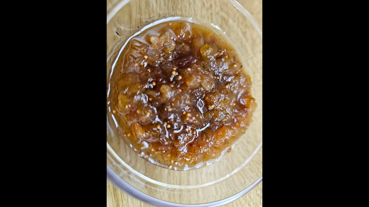 Confiture de courgettes aux fruits secs.  Surprenant et délicieux. Indice glycémique bas ou pas.