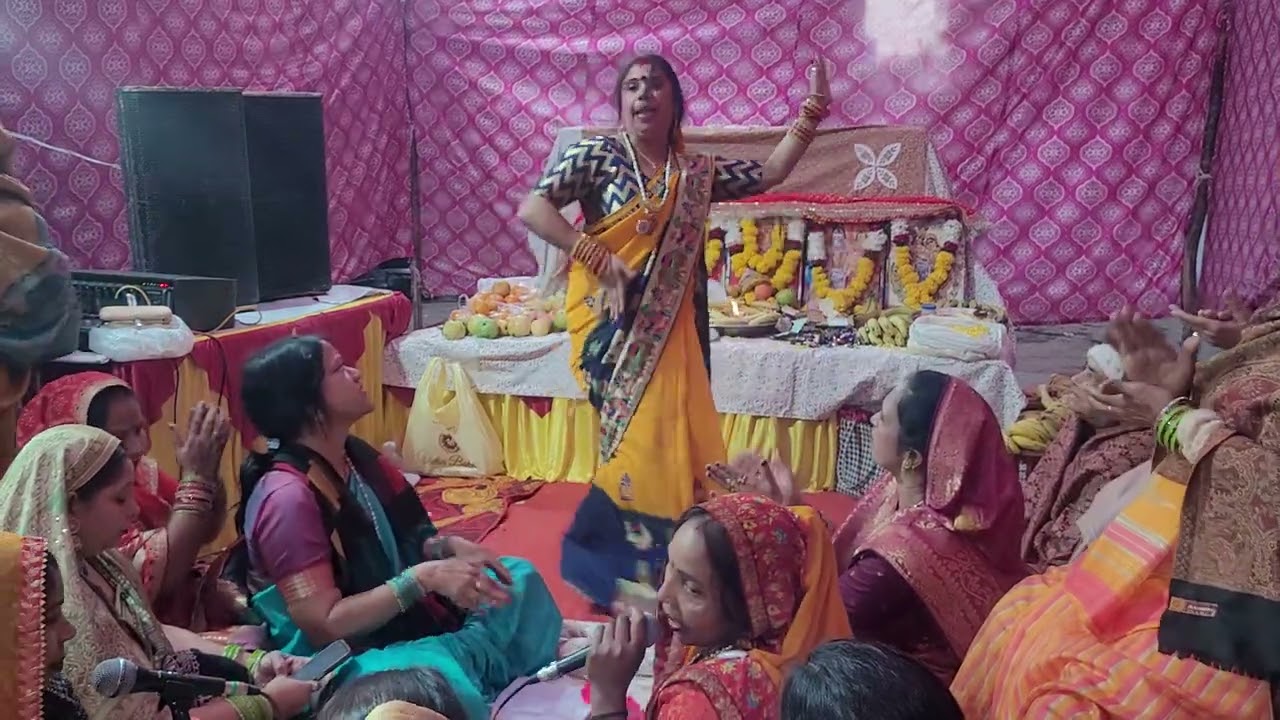 राधारानी ने किया पहली बार इस भजन पर डांस💃मट्टकी आप चटक गई होयेगी @Luxmirasilaharyana 