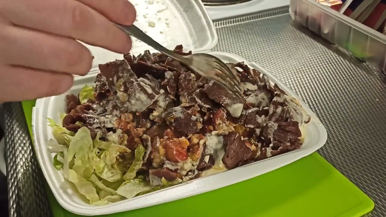 Testissä Ramin Grilli Kempele Kebabsia Lohkoperunoilla ja aurajuustomurulla