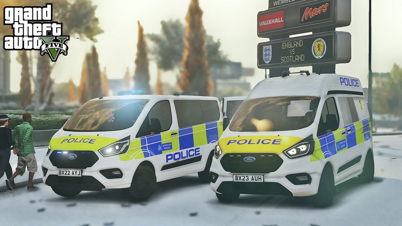MASSIVE fight outside Costco! | UK Police Mod | GTA 5 (LSPDFR)