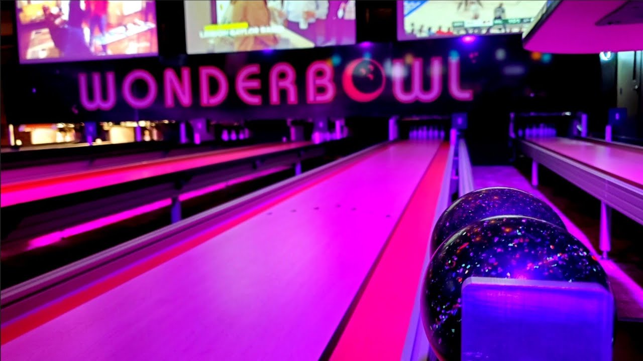 Bowling at Bob & Willie's WonderBowl (Lincoln, NE)