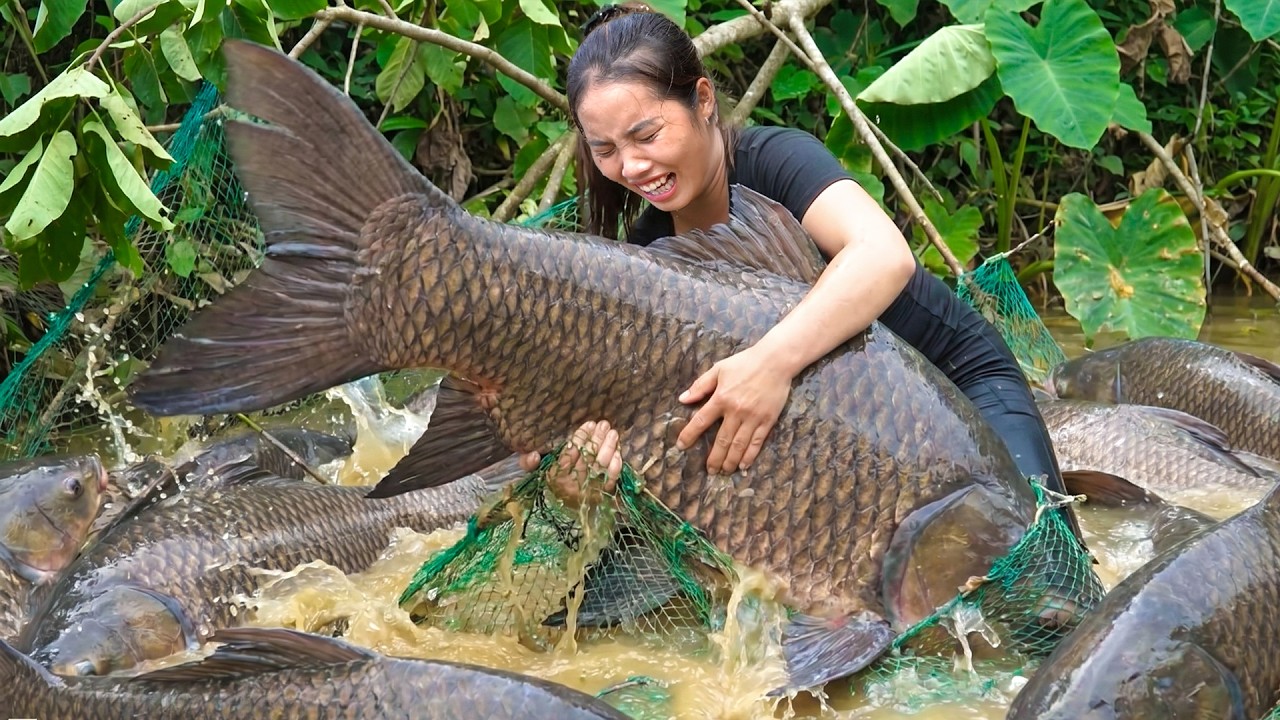 Cooking together: Duong catched fish, trapped fish by hand to sell & cooked yummy meal for children