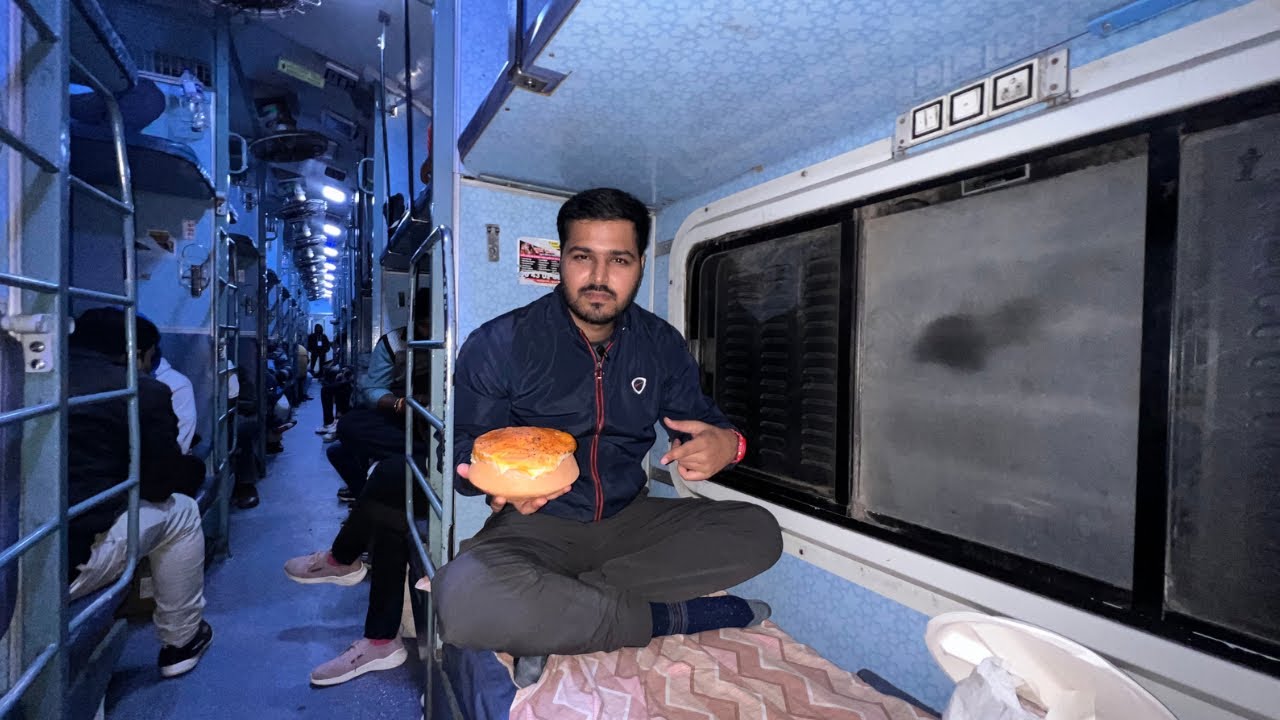 Amarkantak Exp train Main Pehli Baar try kiya Special Handi biryani 😋
