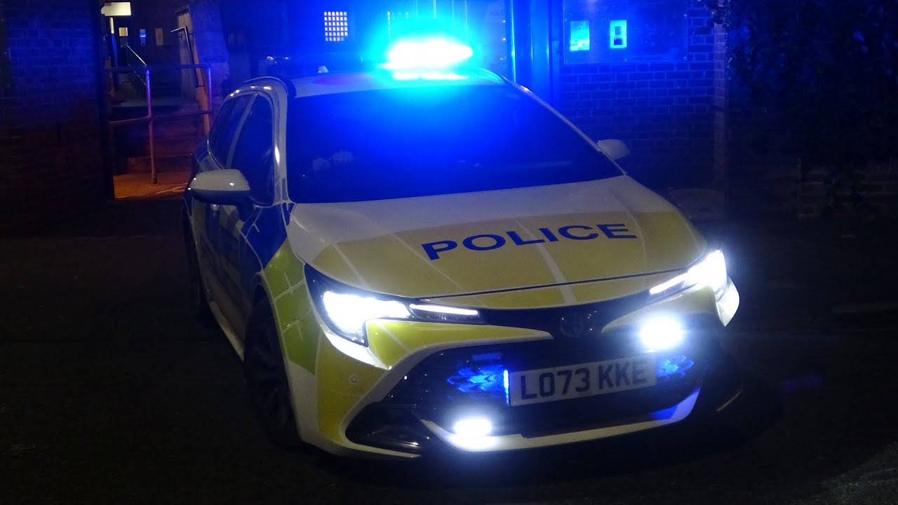 Metropolitan Police, Brixton Police Station Shift Change + Responses Through The Oval 