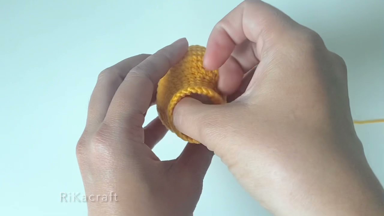 Join both legs to crochet the body - crochet Pooh bear