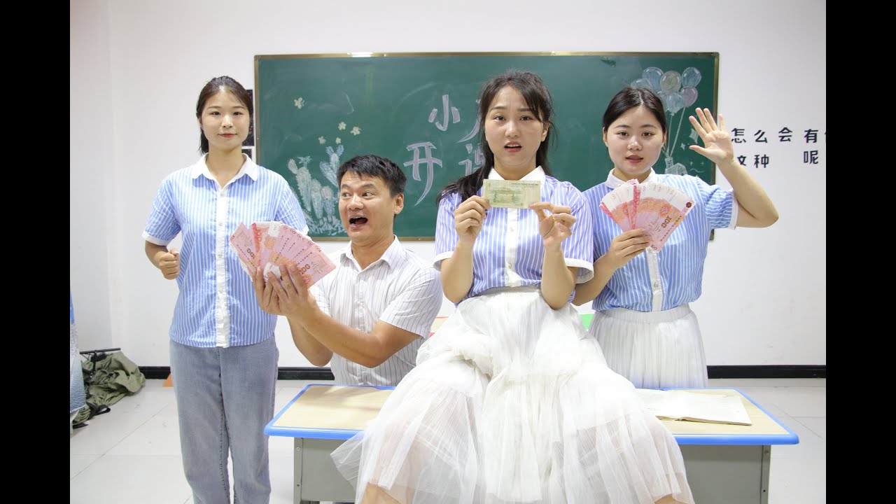西西变成了机器人老师，一言不合就给学生发奖金，这也太爽了
