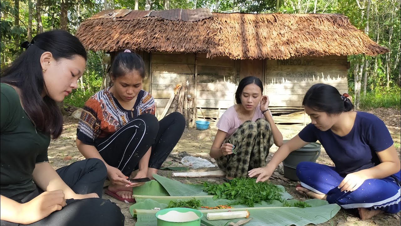 Gadis Dayak Berburu di Sungai, mencari sayur Hutan dan masak di Alam