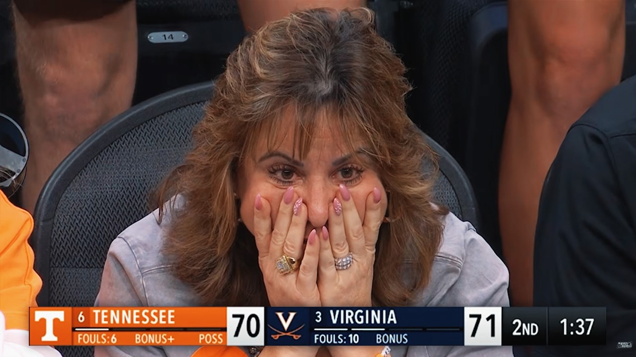 INTENSE Tennessee-Virginia final minutes in March Madness second round