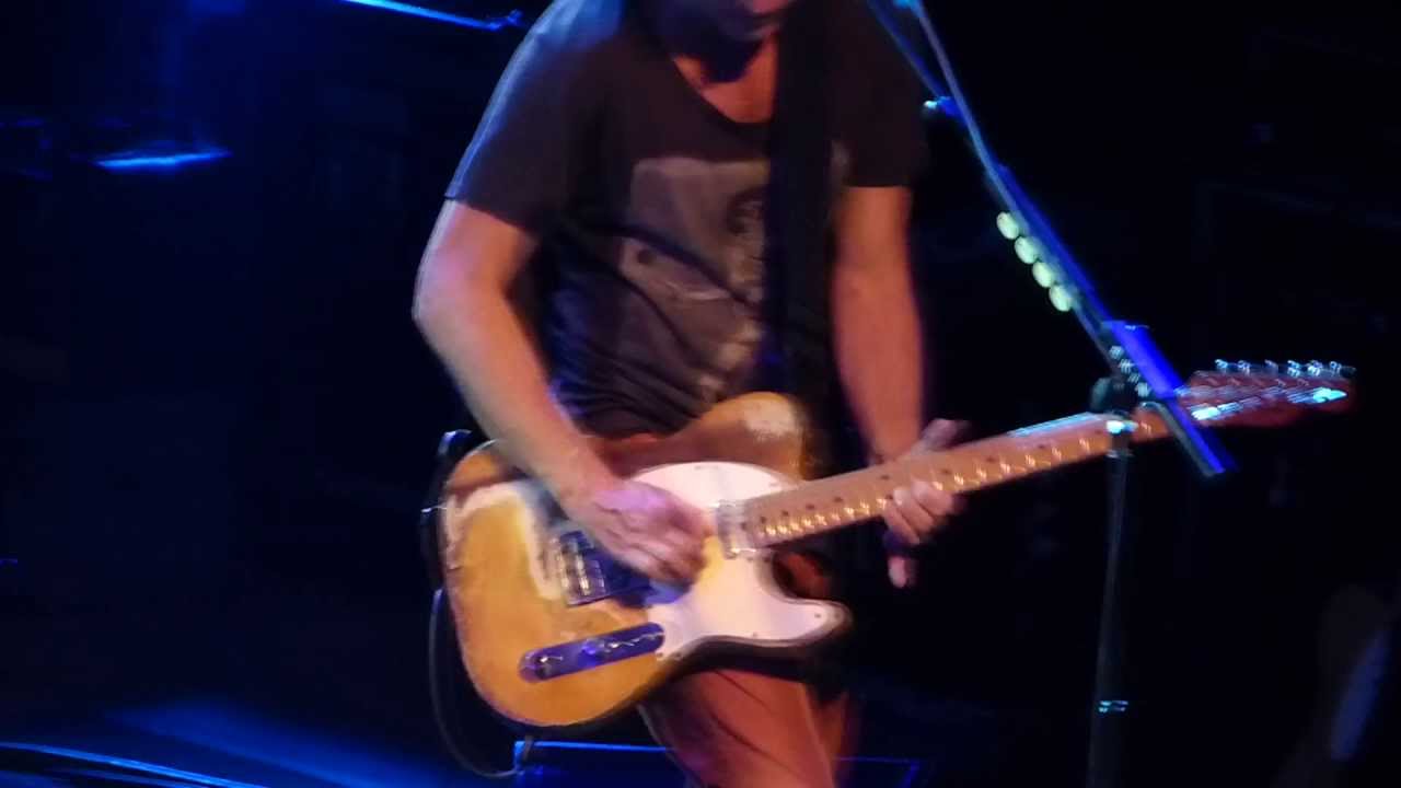 Duman - istanbul - Adana Bonus Genç Konserleri - 1 Ekim 2013 - Ses guzel - Gitar Yakın Çekim