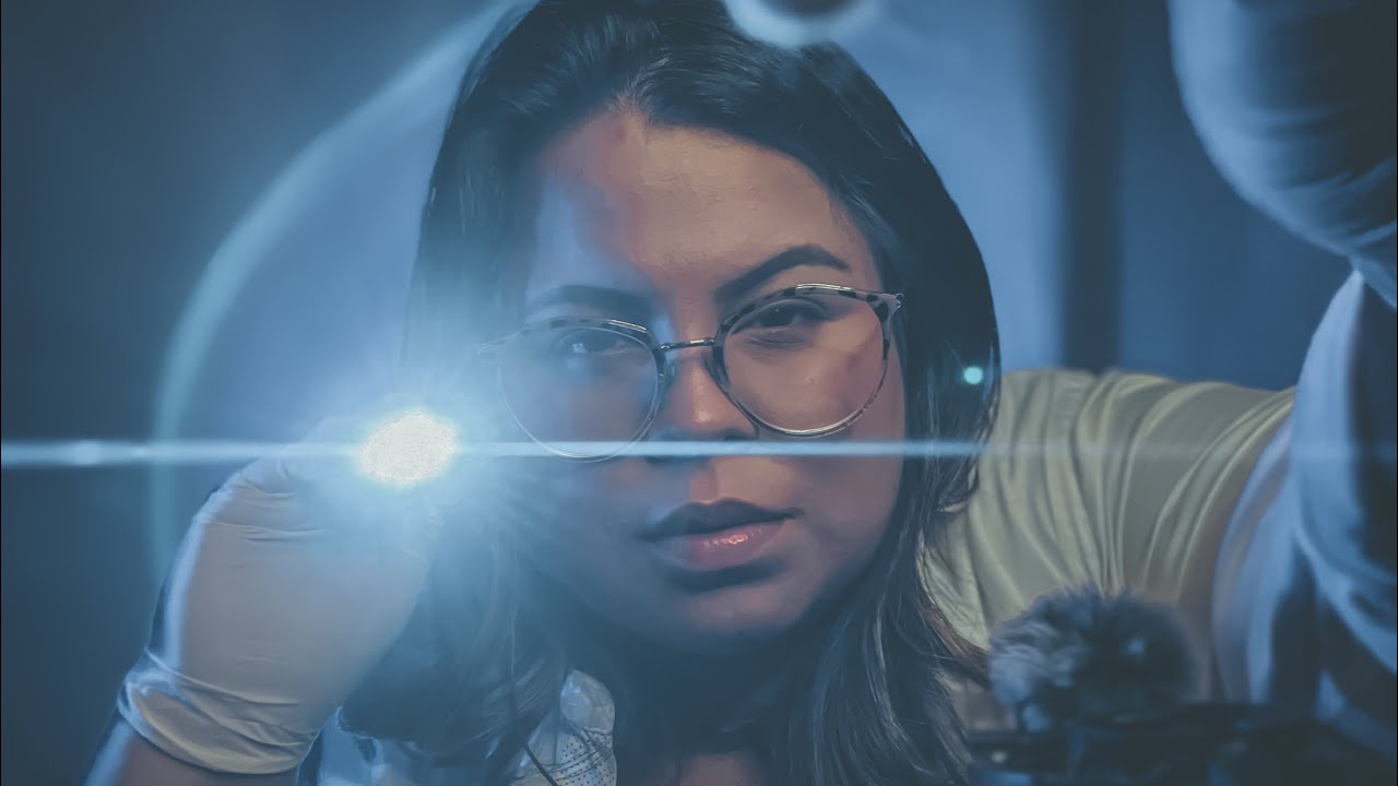 Asmr Examinando Você com LANTERNA e LUVAS | ASMR lights Tirando Cisco do seu OLHO 👁️