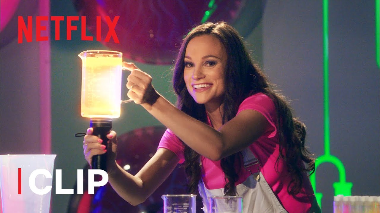 DIY Lava Lamp Science Experiment 🌋💡 Emily’s Wonder Lab | Netflix Jr