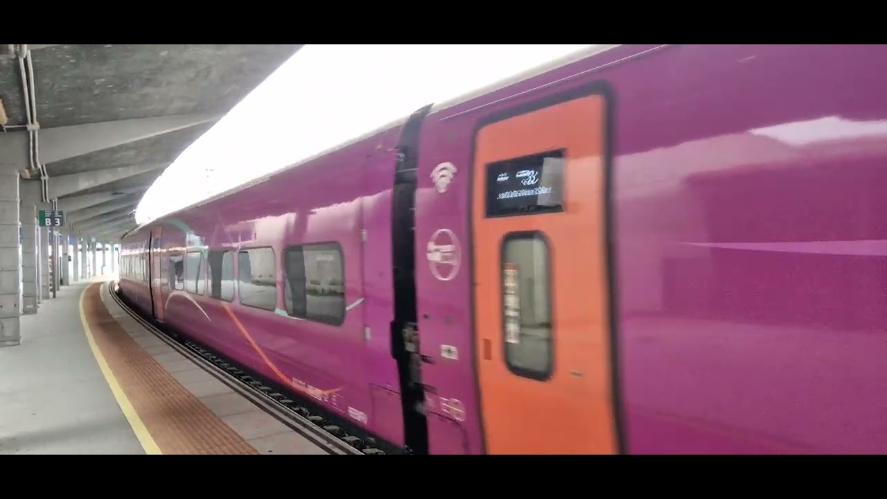 Avlo 106-052 sale de Ourense con destino Madrid.