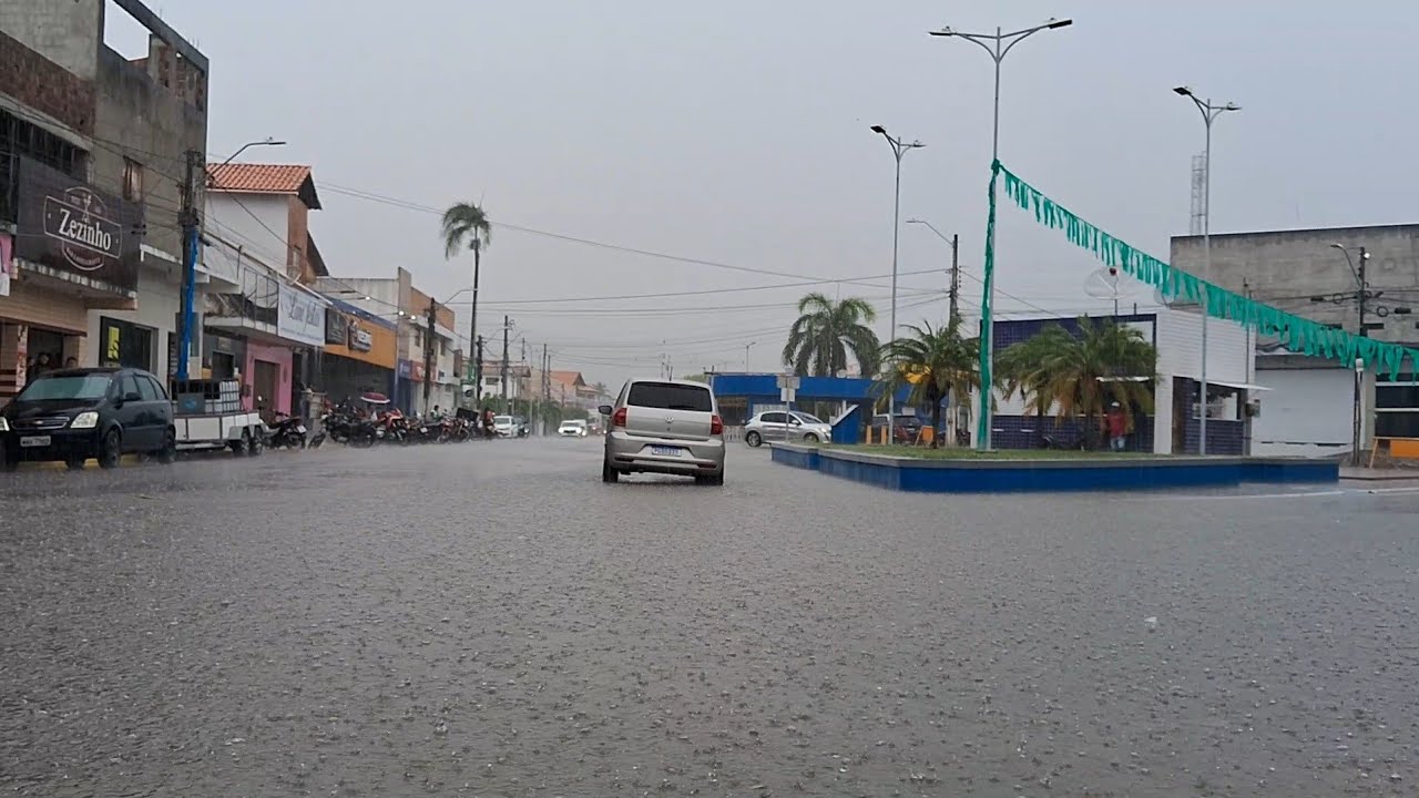 Chuva forte alaga a cidade de ingá PB 