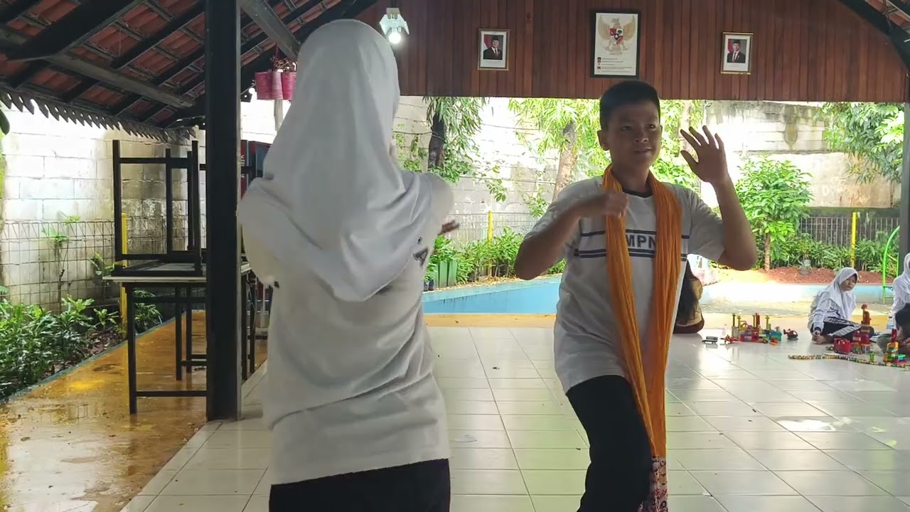 Nari sirih kuning