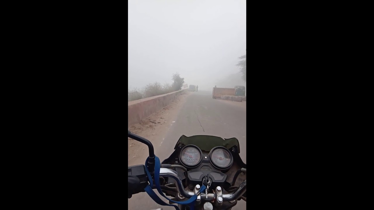 Low Visibility Agra Canal Side Road (1-Jan-2021)