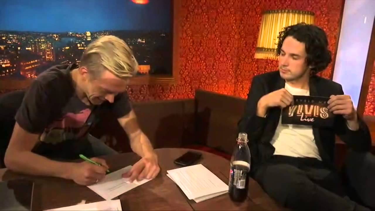 Ylvis - Calle og Vegard morser til hverandre [English Subtitles]