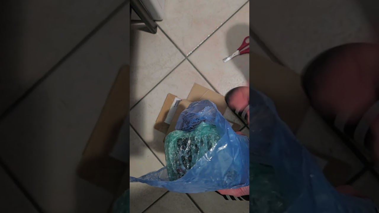 Imballaggio vendita tin charizard 