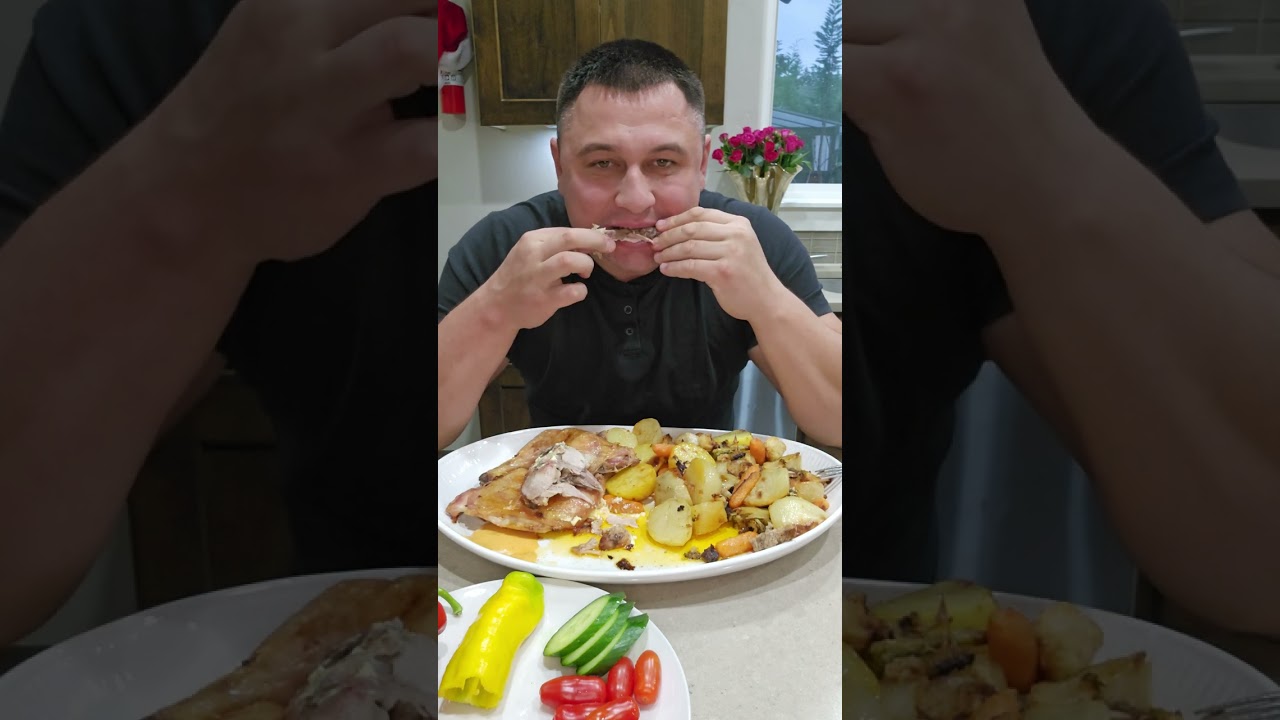 Курица с картошкой в духовке. Вкусно 😋  мукбанг.....