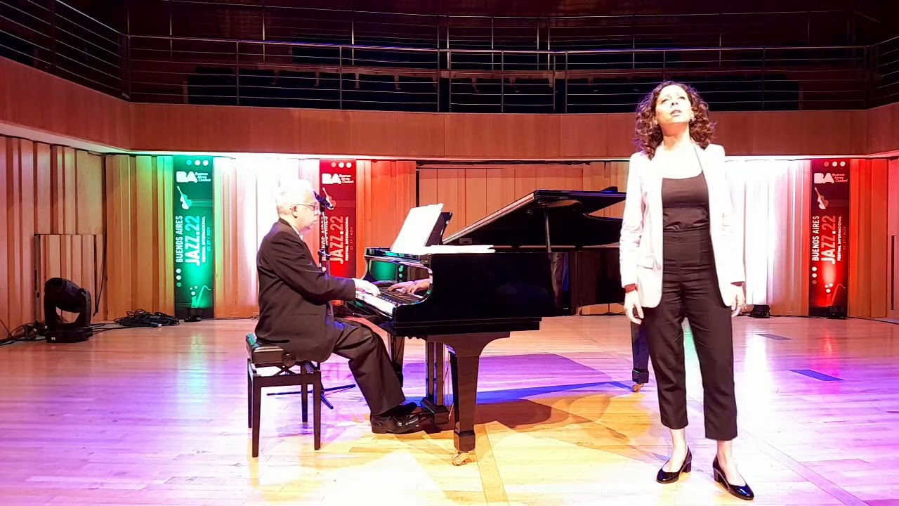 Sgombra è la sacra selva (V. Bellini) - Alfredo Corral, Piano. Daniela Prado, Mezzosoprano.