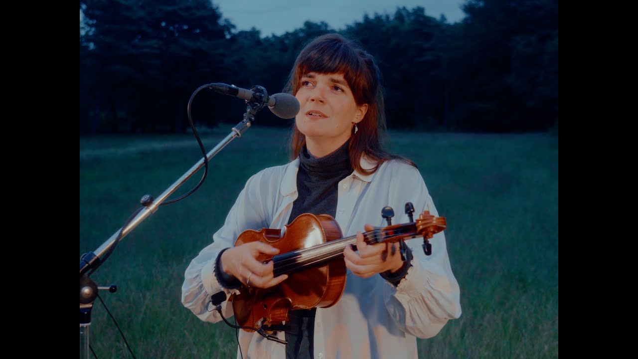 Roosmarijn - Dear Deer (live video)