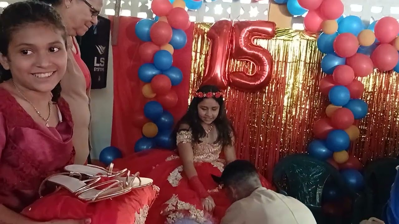 Ceremonia de entrega de zapatos corona y anillo a quinceañera Jeraldine Chavarría Centeno