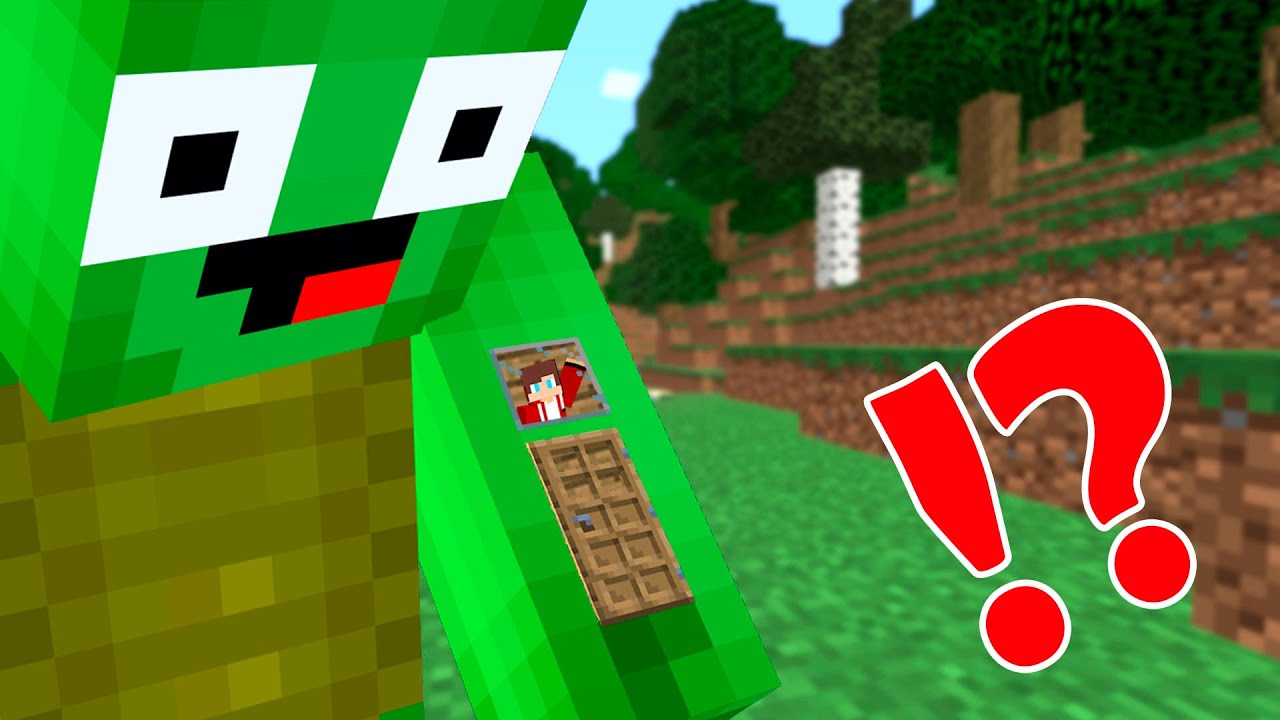 JJ built a house in Mikey's hands in Minecraft!
