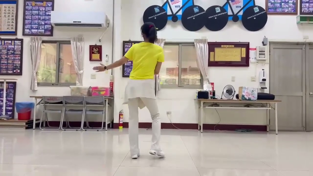 舞曲：mojito-周杰倫     背面示範+每段分解舞序：一8*8+4拍、二6*8、間4*8、三4*8、一前4*8、二、結尾3*8+pose