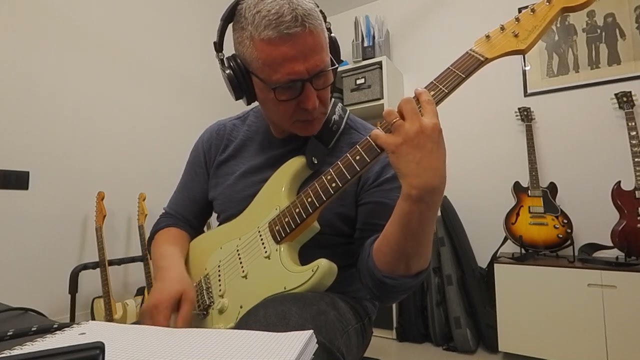 Testing the sweetest stratocaster I have ever played. Thank you Fausto Massa, I am really buzzed now