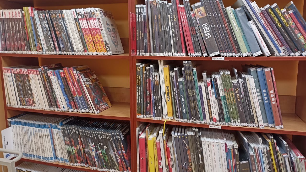 Półka z komiksami Miejska Biblioteka Publiczna w Dąbrowie Górniczej Filia nr 3